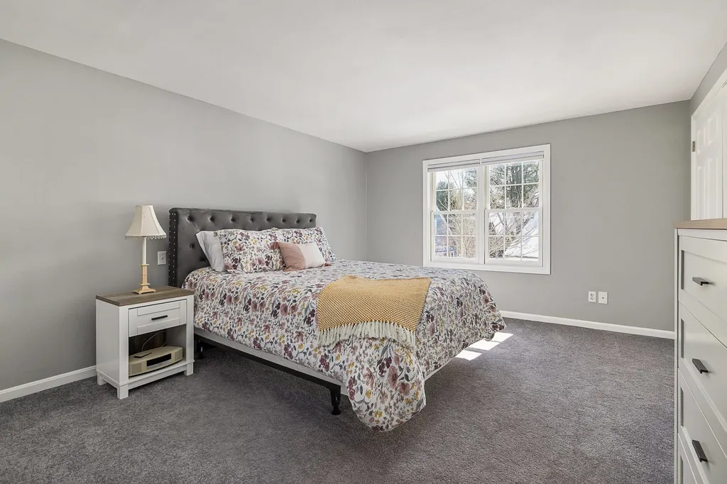 27 Drakes Landing Hampton NH 03842
