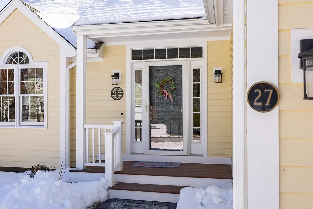 27 Drakes Landing Hampton NH 03842