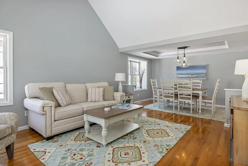 27 Drakes Landing Hampton NH 03842