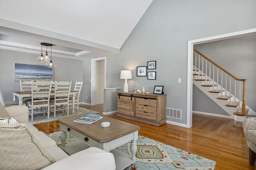 27 Drakes Landing Hampton NH 03842