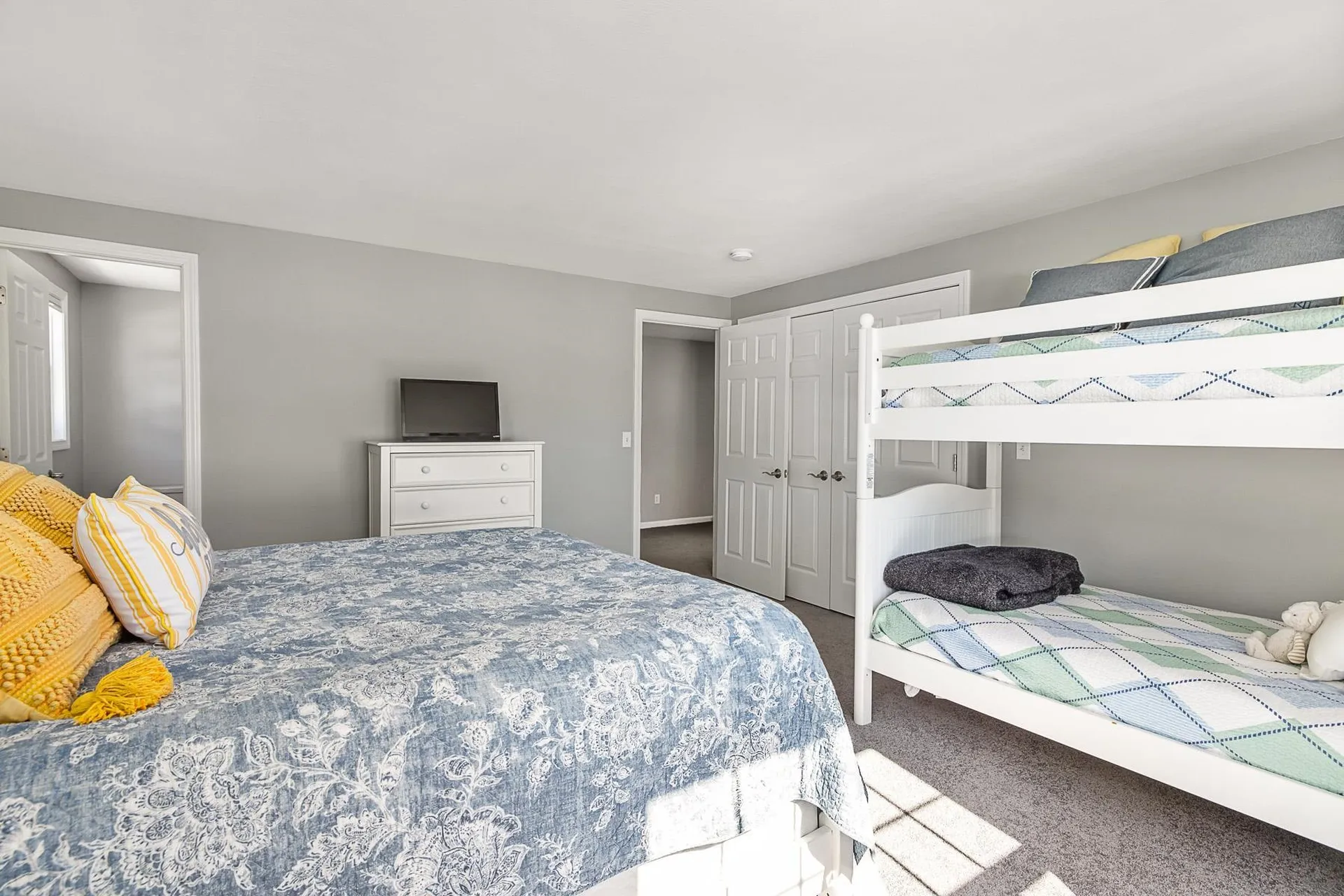 27 Drakes Landing Hampton NH 03842