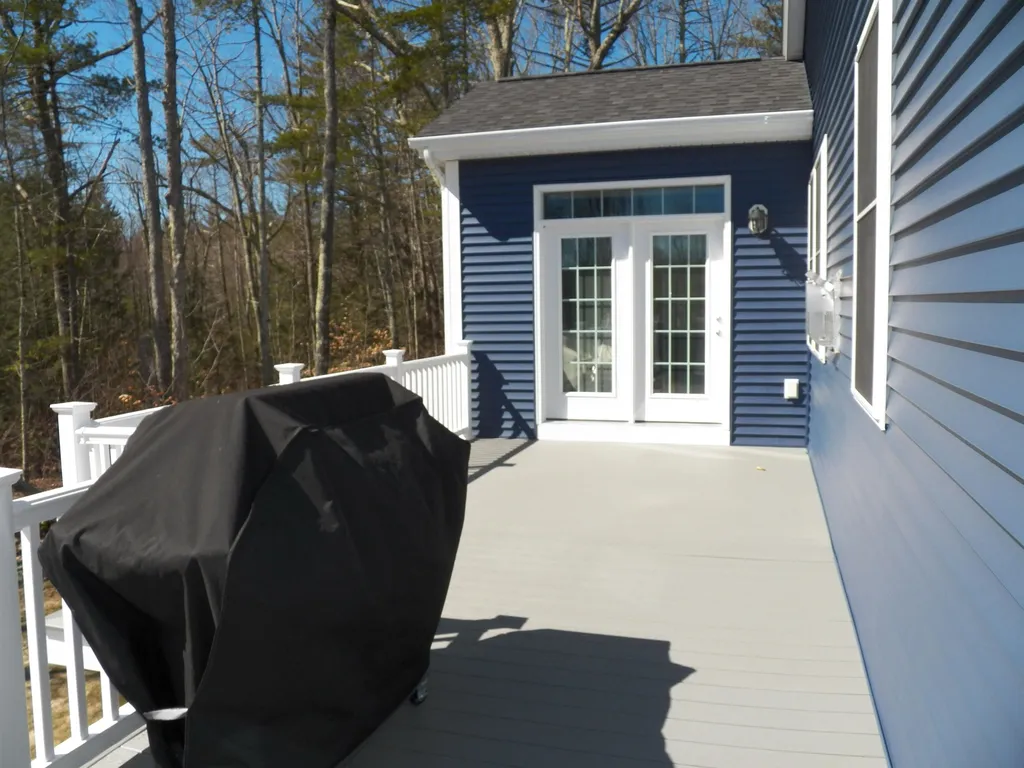 6 Russell Lane Raymond NH 03077
