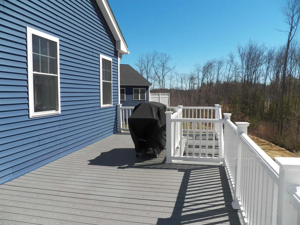 6 Russell Lane Raymond NH 03077