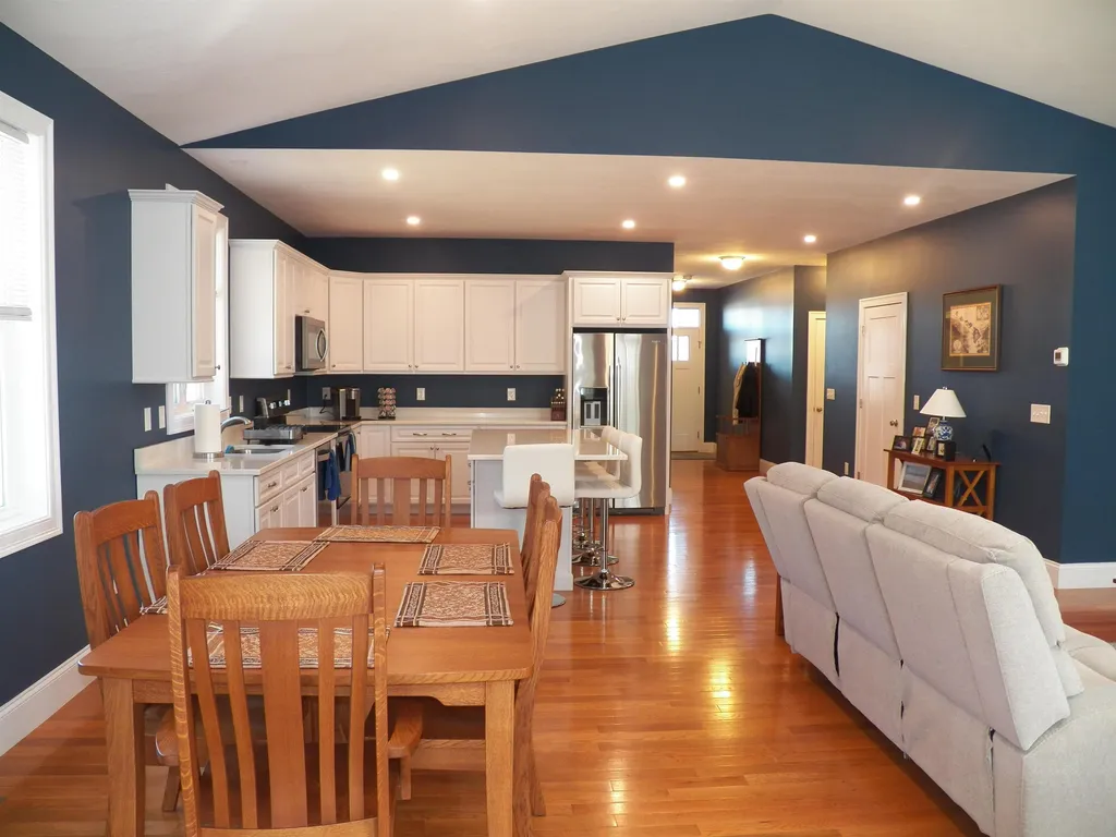 6 Russell Lane Raymond NH 03077