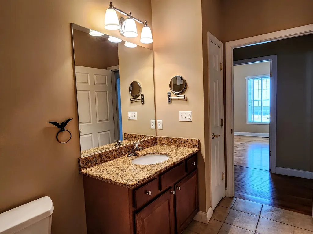 8 Morrison Drive Londonderry NH 03053