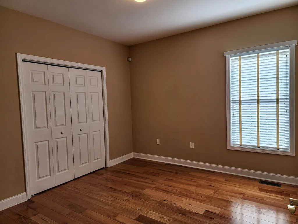 8 Morrison Drive Londonderry NH 03053