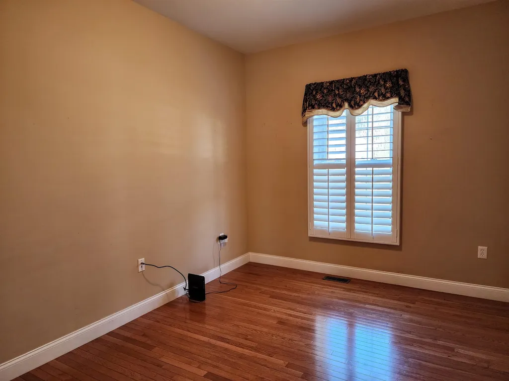 8 Morrison Drive Londonderry NH 03053