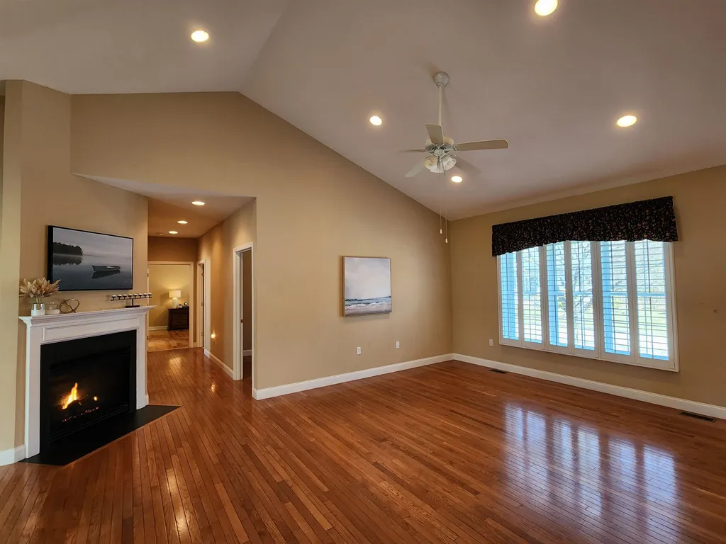 8 Morrison Drive Londonderry NH 03053