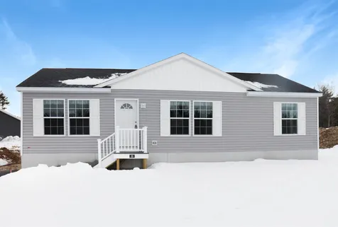 32 Margarets Way Ossipee NH 03864