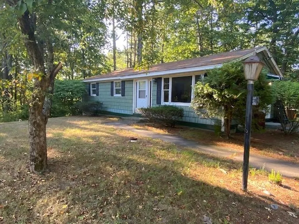 2 Dale Avenue Pelham NH 03076