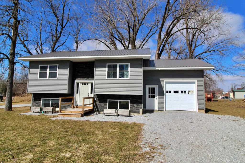 26 Lake Street Alburgh VT 05440