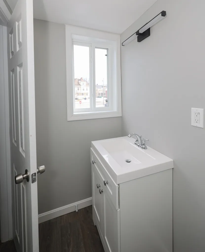 54 Abbott Street Nashua NH 03064