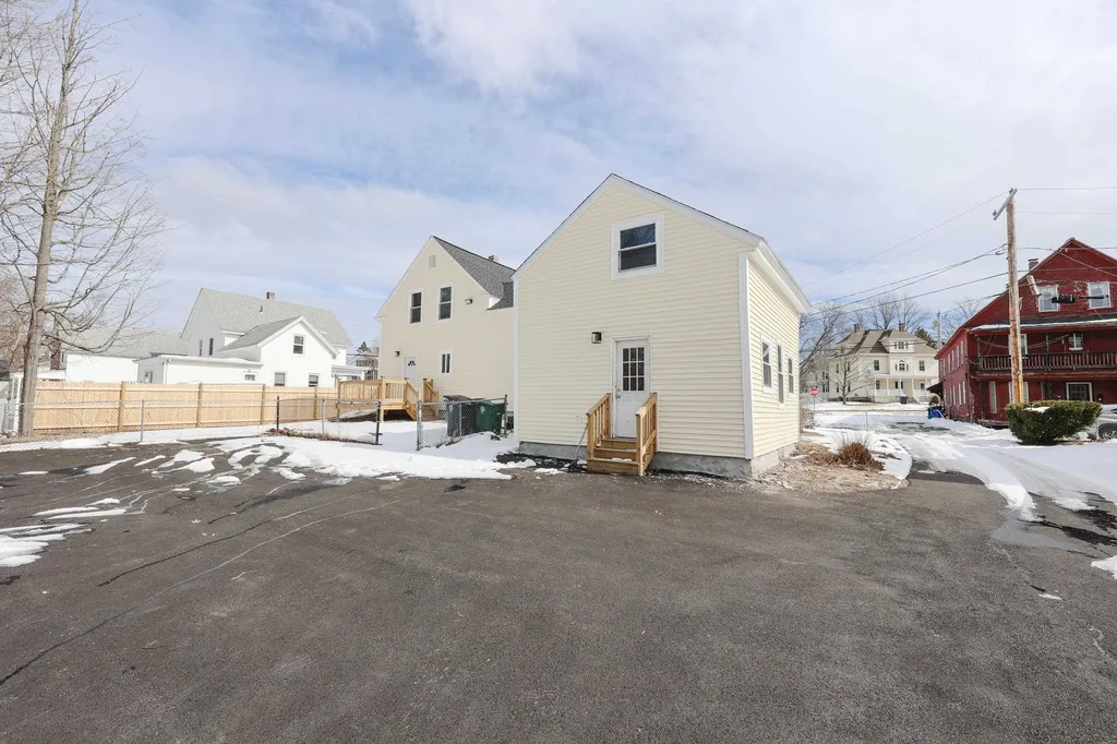 54 Abbott Street Nashua NH 03064