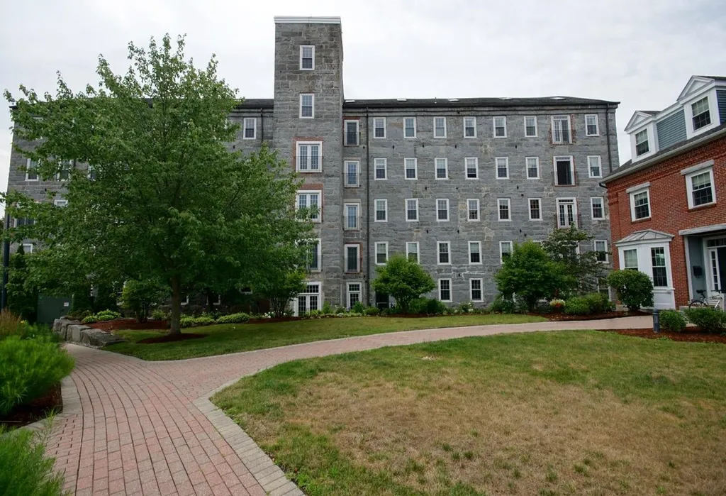 6 Bay Road Newmarket NH 03867