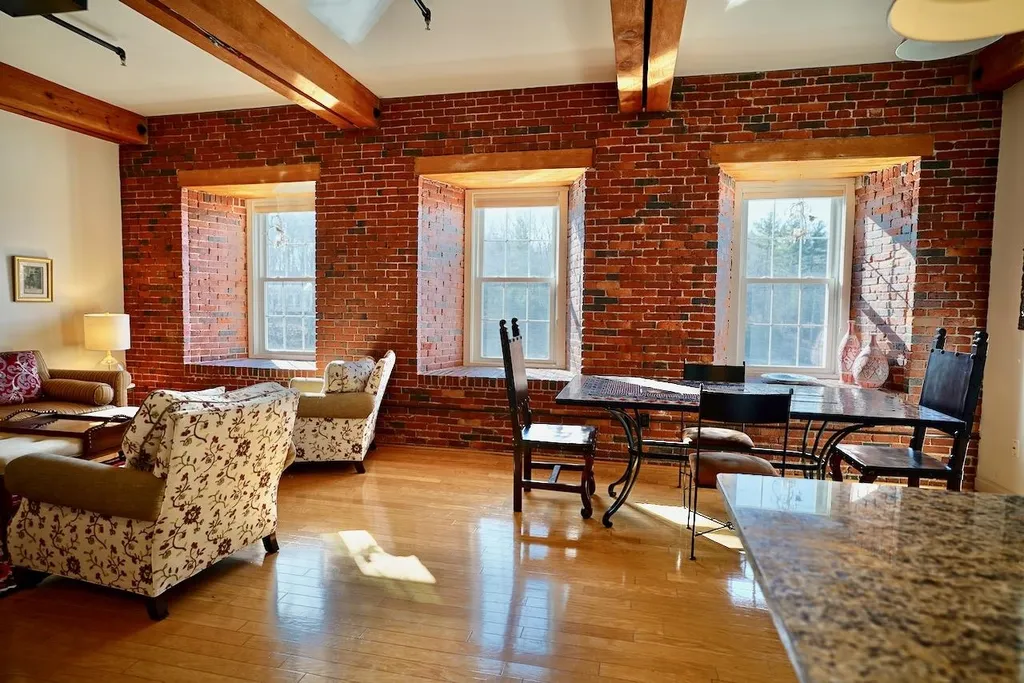 6 Bay Road Newmarket NH 03867