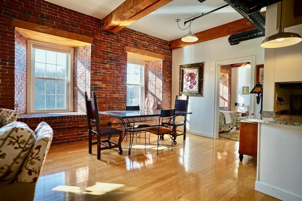 6 Bay Road Newmarket NH 03867