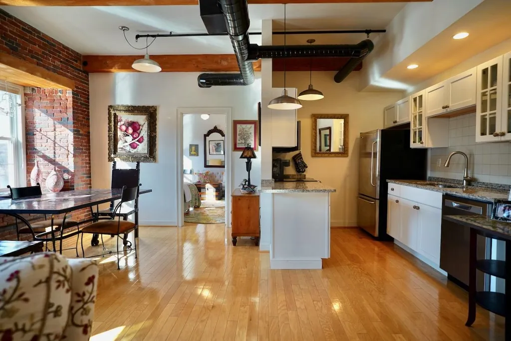 6 Bay Road Newmarket NH 03867
