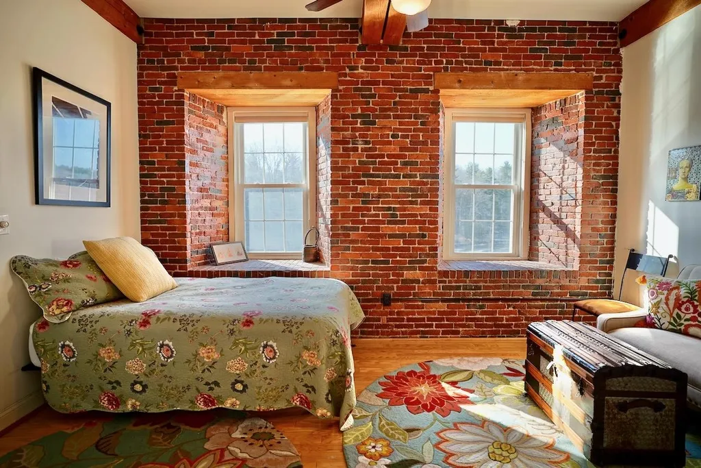 6 Bay Road Newmarket NH 03867