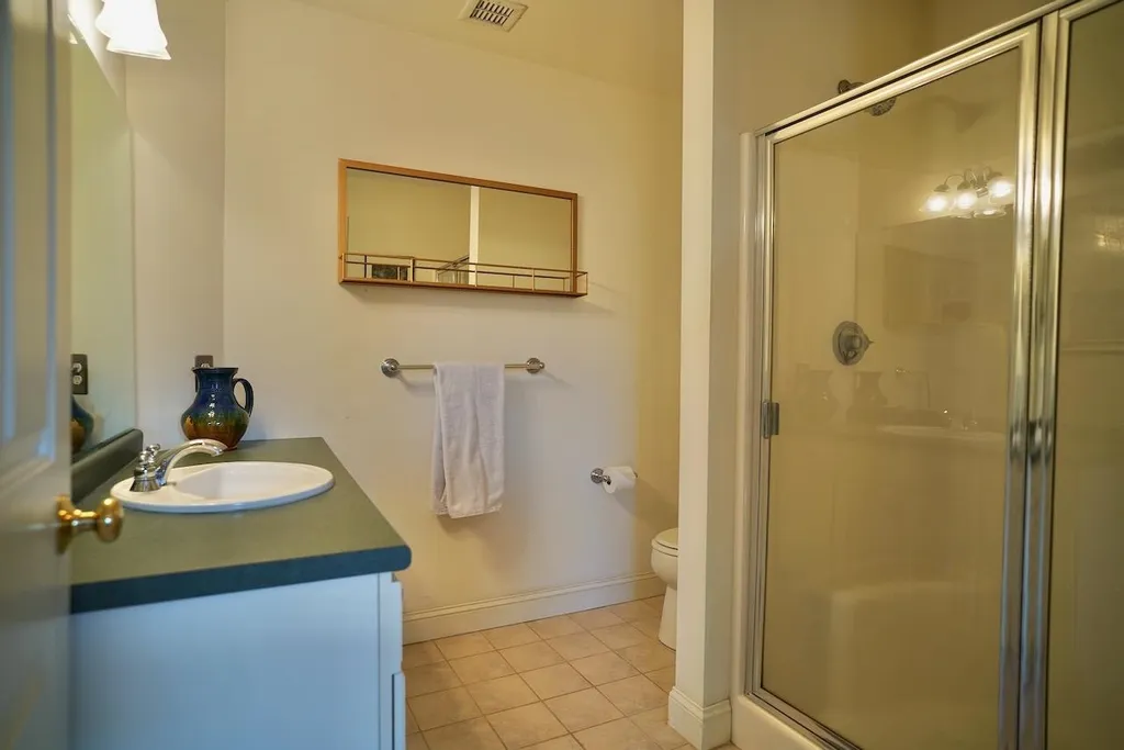 6 Bay Road Newmarket NH 03867