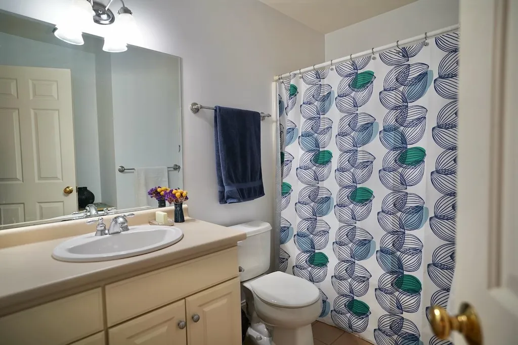 6 Bay Road Newmarket NH 03867
