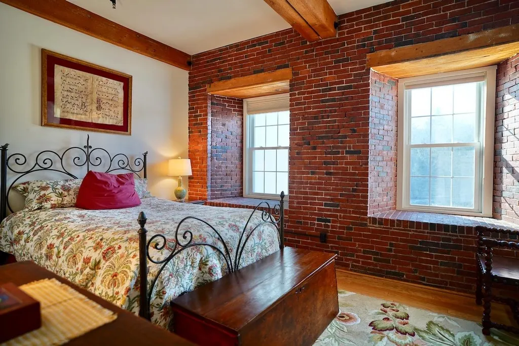 6 Bay Road Newmarket NH 03867