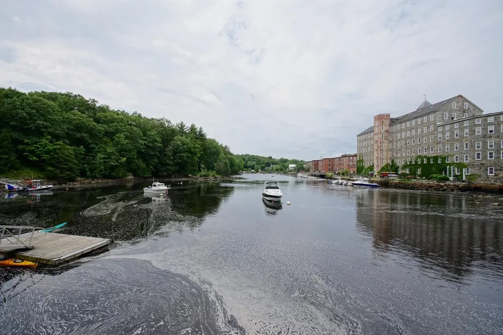 6 Bay Road Newmarket NH 03867
