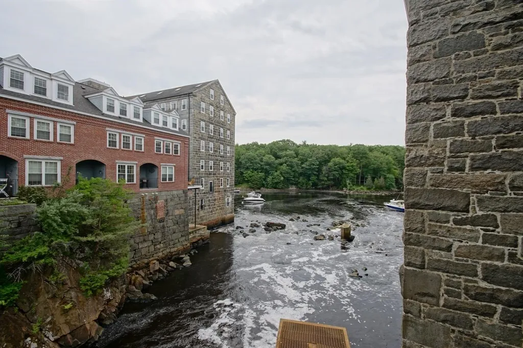 6 Bay Road Newmarket NH 03867