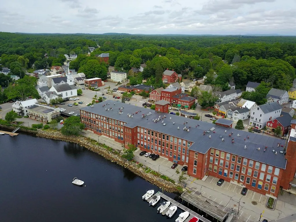 6 Bay Road Newmarket NH 03867