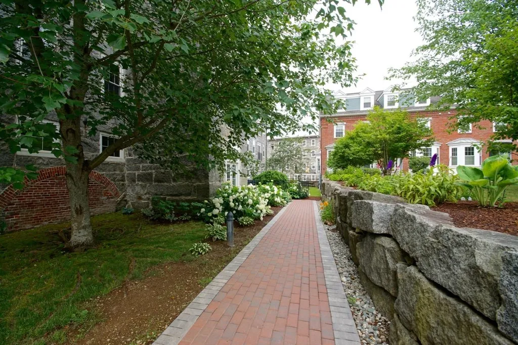 6 Bay Road Newmarket NH 03867