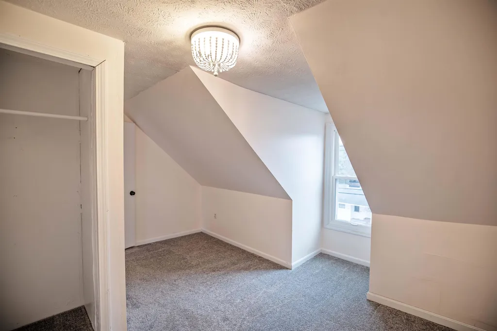 160 Kennard Road Manchester NH 03104