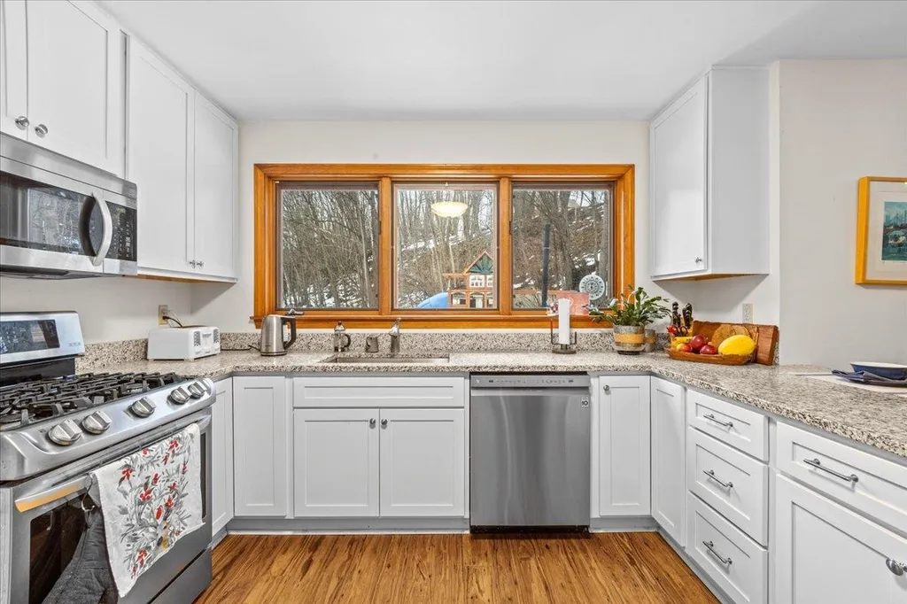 10 Discovery Road Essex VT 05452