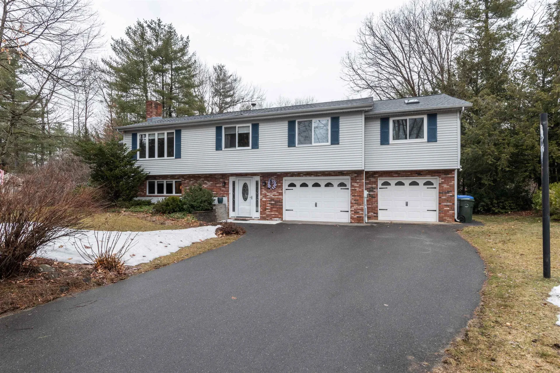4 Aspen Circle Londonderry NH 03053