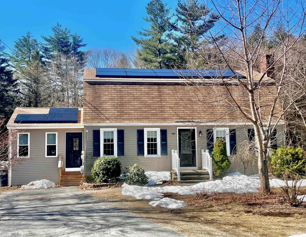 8 Lee Circle Derry NH 03038