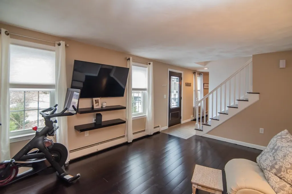 8 Lee Circle Derry NH 03038