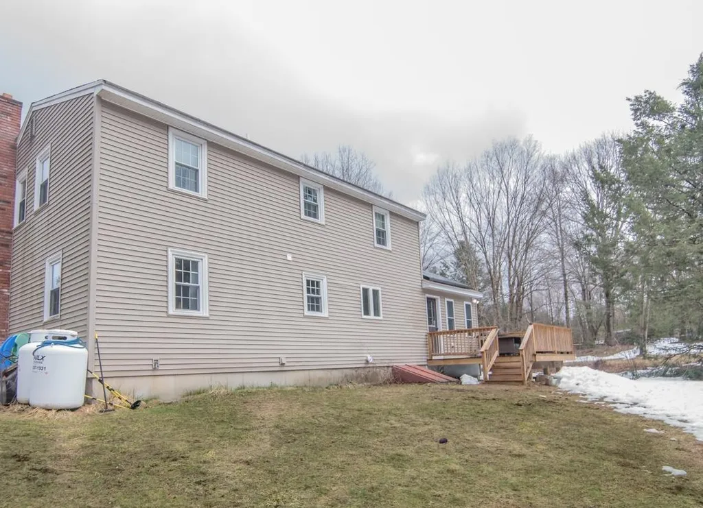 8 Lee Circle Derry NH 03038