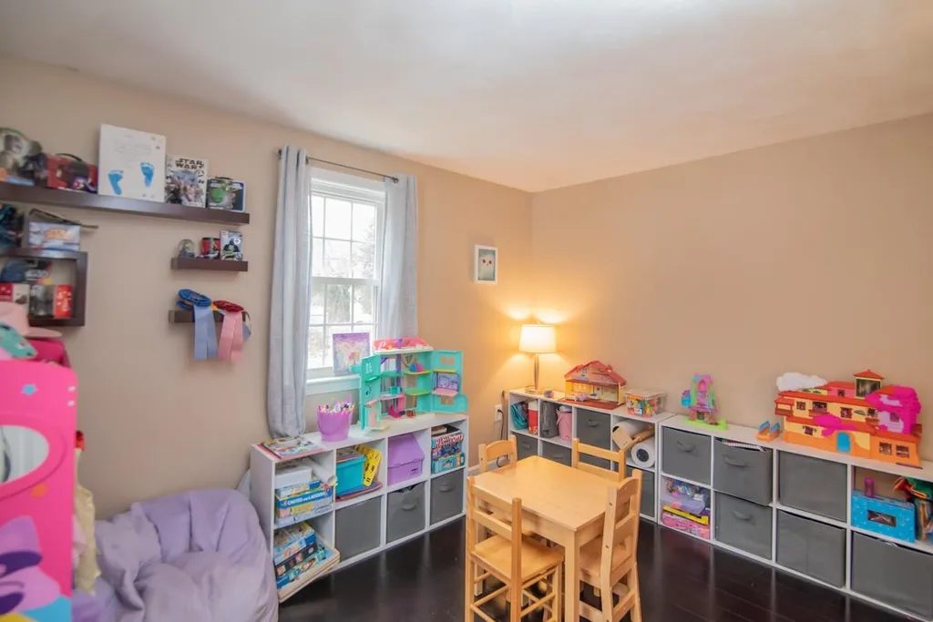 8 Lee Circle Derry NH 03038
