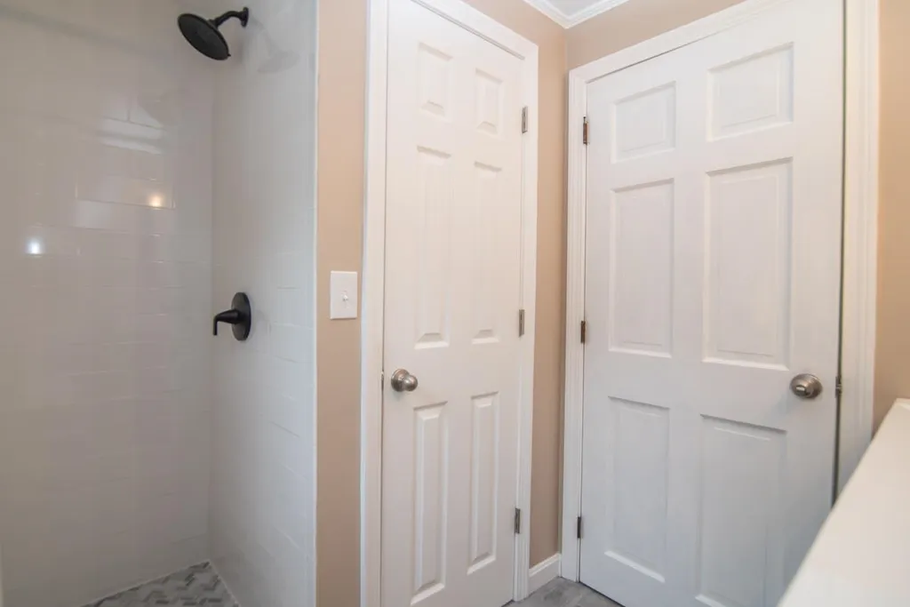 8 Lee Circle Derry NH 03038