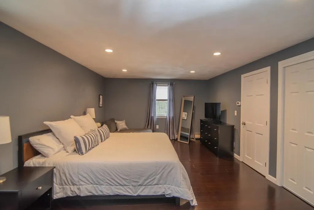 8 Lee Circle Derry NH 03038