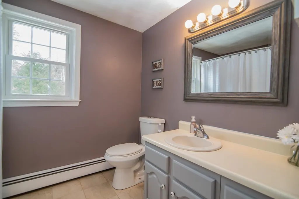 8 Lee Circle Derry NH 03038