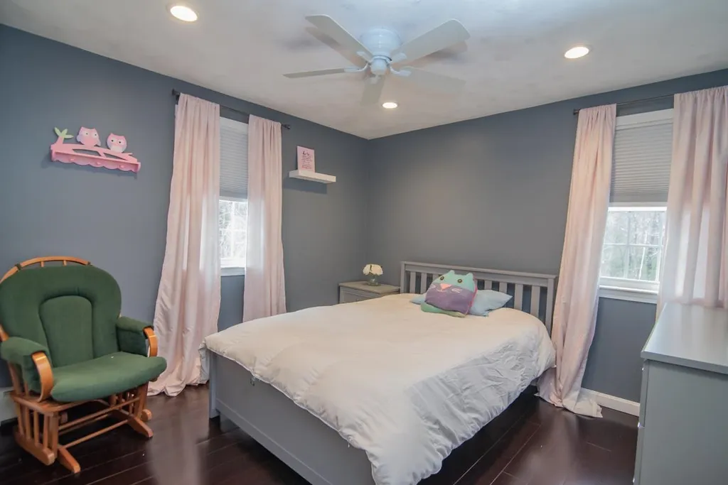 8 Lee Circle Derry NH 03038