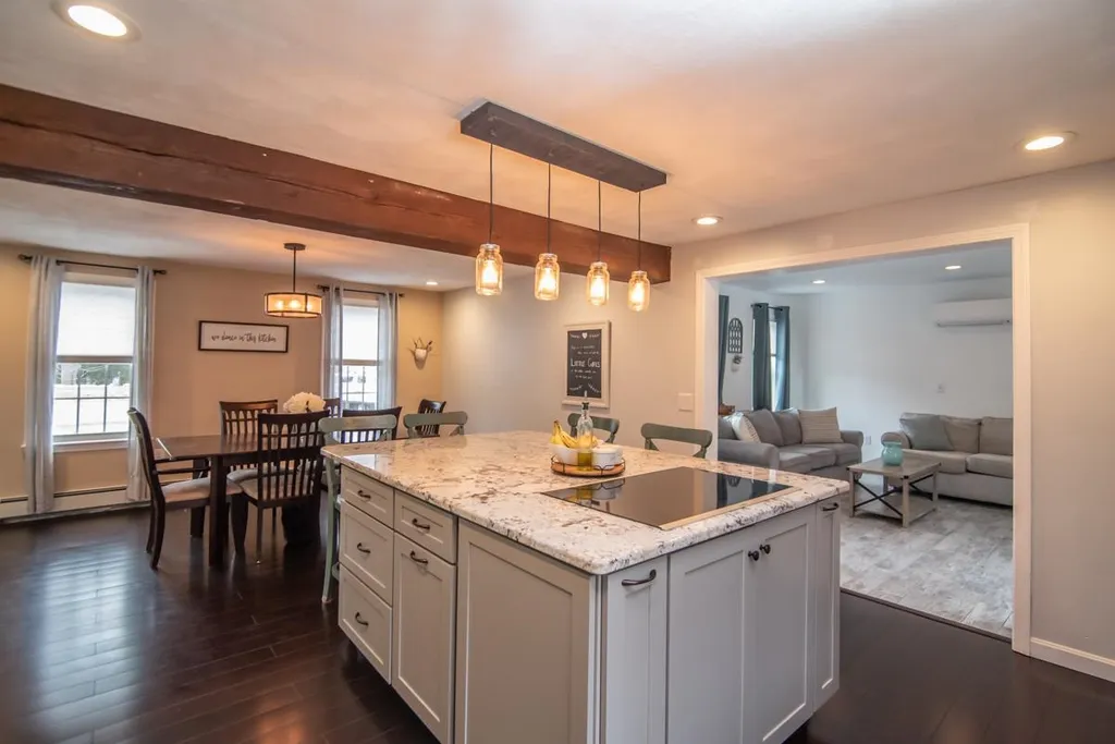 8 Lee Circle Derry NH 03038