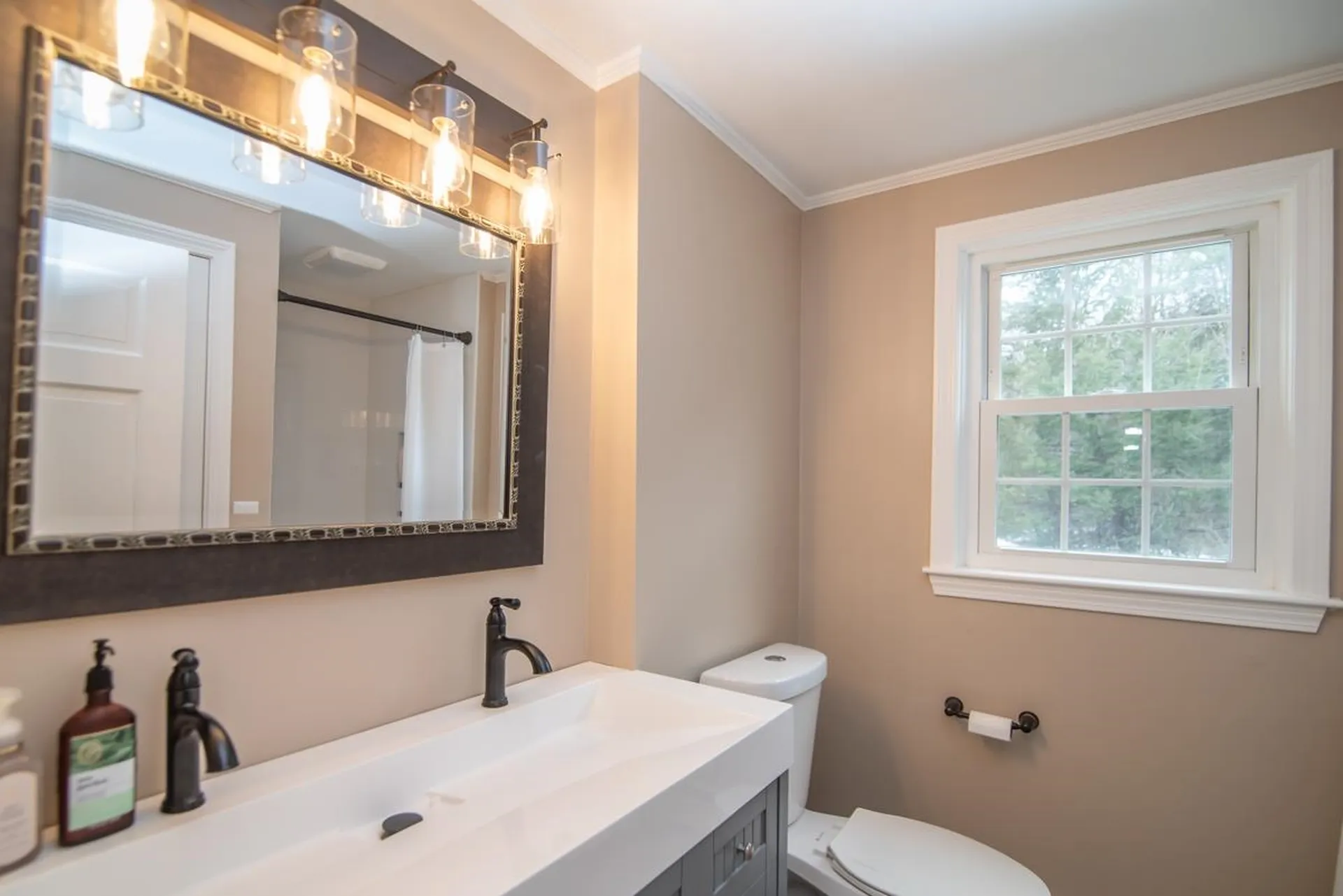 8 Lee Circle Derry NH 03038