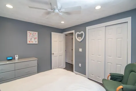 8 Lee Circle Derry NH 03038
