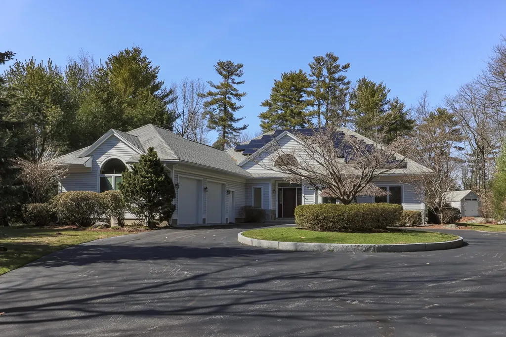 33 Tanglewood Drive Nashua NH 03062