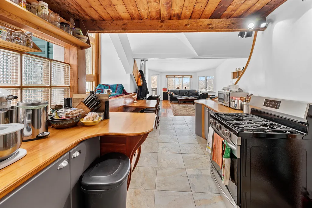 16 Dimetro Road Warren VT 05674