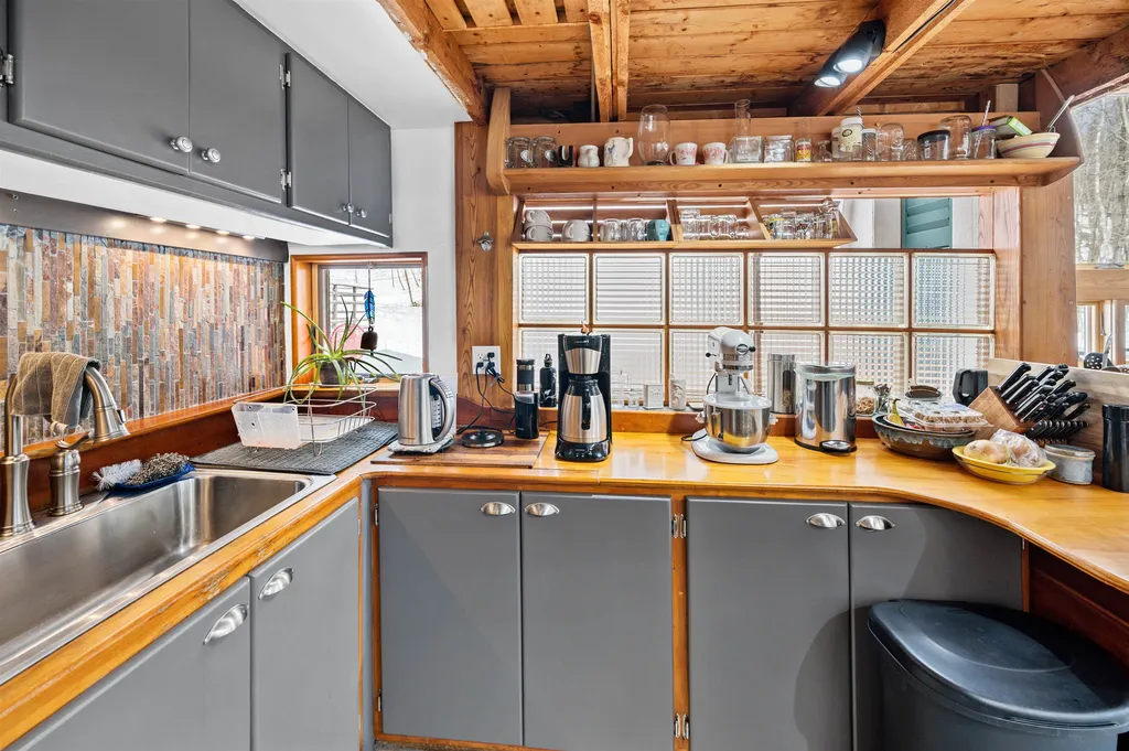 16 Dimetro Road Warren VT 05674