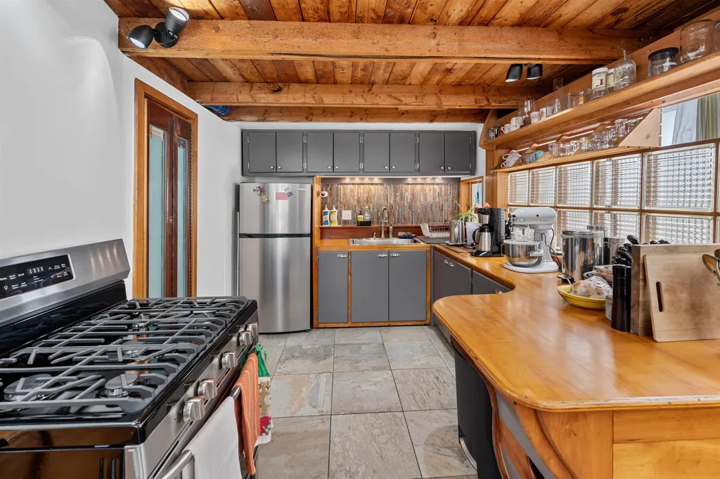 16 Dimetro Road Warren VT 05674