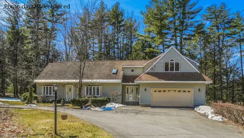 11 Courtland Avenue Litchfield NH 03052