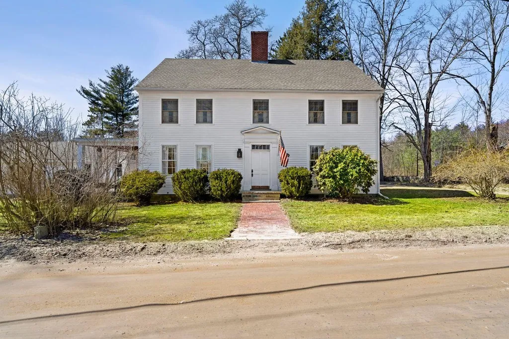 103 N Pepperell Road Hollis NH 03049