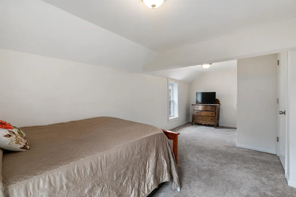 37 Bay Road Newmarket NH 03857